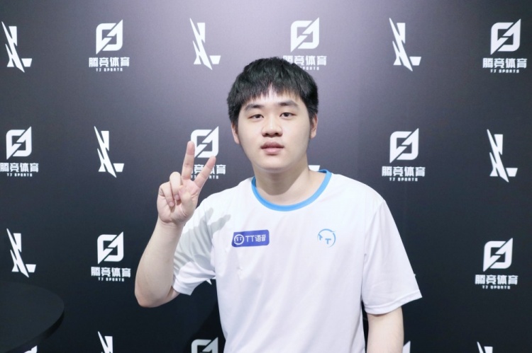 新锐对决世 新锐对决世