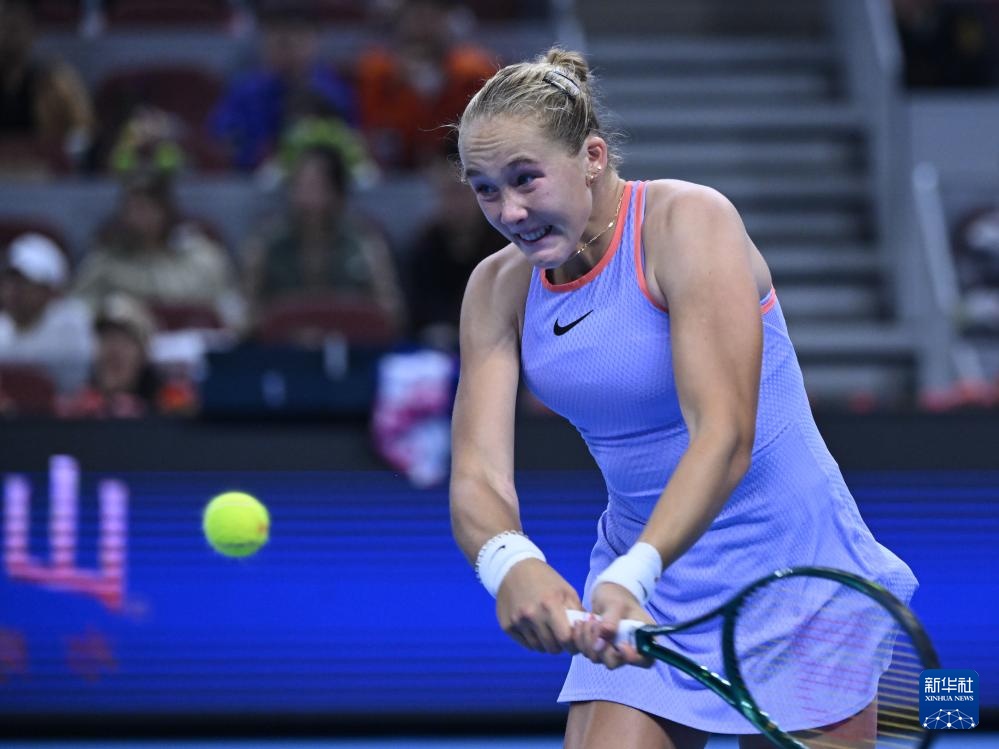 现出截然不 现出截然不